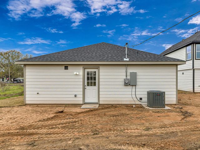 1010 4th Street, Hempstead, TX 77445