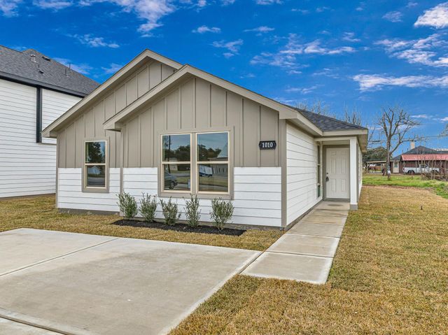 1010 4th Street, Hempstead, TX 77445