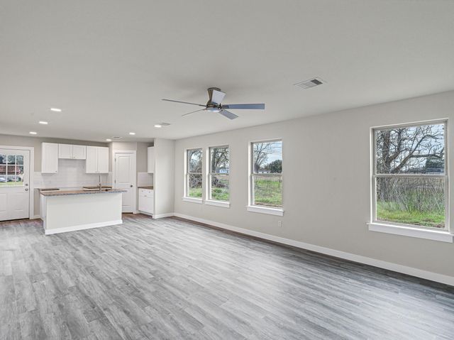 1010 4th Street, Hempstead, TX 77445