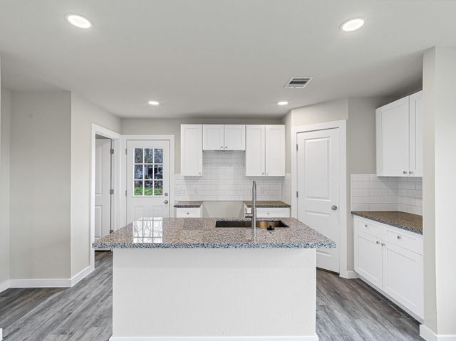 1010 4th Street, Hempstead, TX 77445