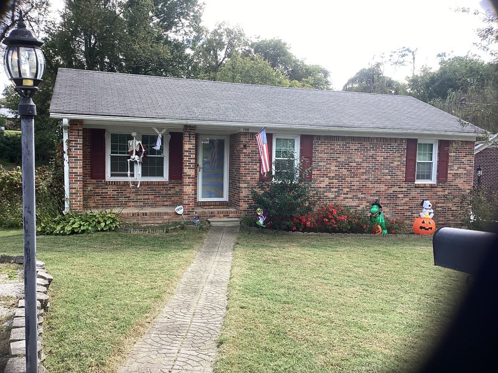 108 8th Ave, Columbia, TN 38401
