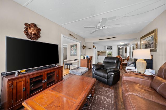 136 LAKEVIEW DR. DRIVE, Palmetto, FL 34221
