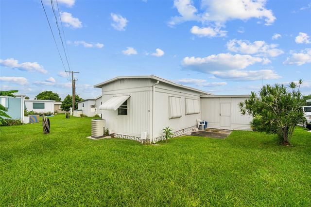 136 LAKEVIEW DR. DRIVE, Palmetto, FL 34221