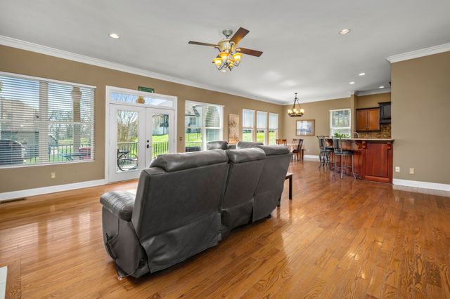 528 Ridgecrest Ln, Lebanon, TN 37087