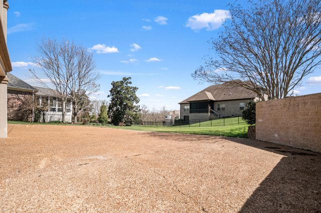 528 Ridgecrest Ln, Lebanon, TN 37087