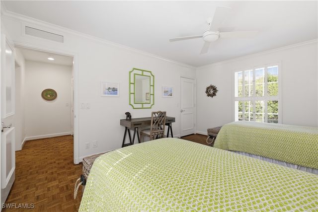 2700 Lantern LN, Naples, FL 34102