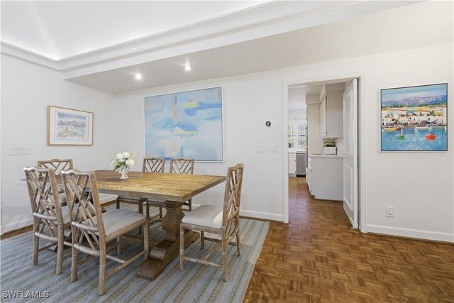 2700 Lantern LN, Naples, FL 34102