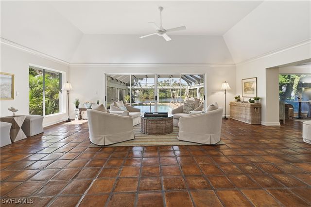 2700 Lantern LN, Naples, FL 34102