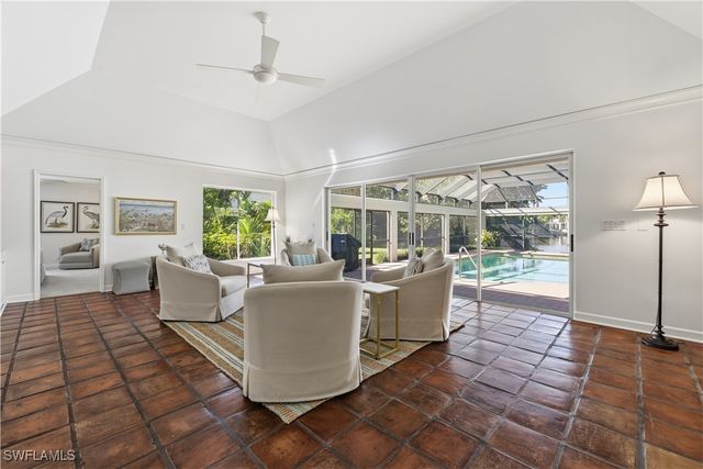 2700 Lantern LN, Naples, FL 34102