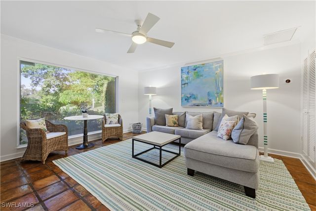 2700 Lantern LN, Naples, FL 34102