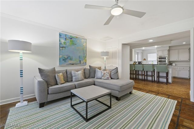 2700 Lantern LN, Naples, FL 34102