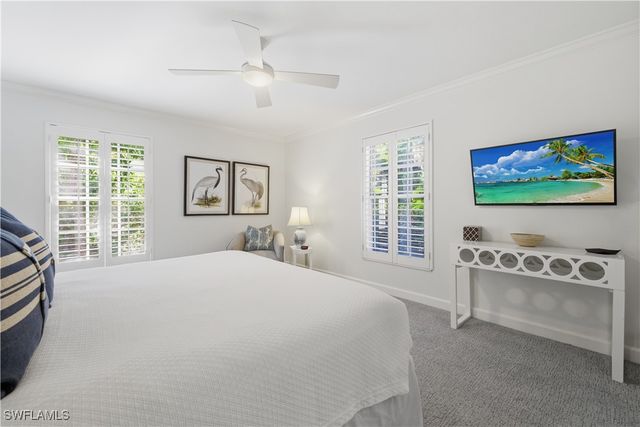 2700 Lantern LN, Naples, FL 34102