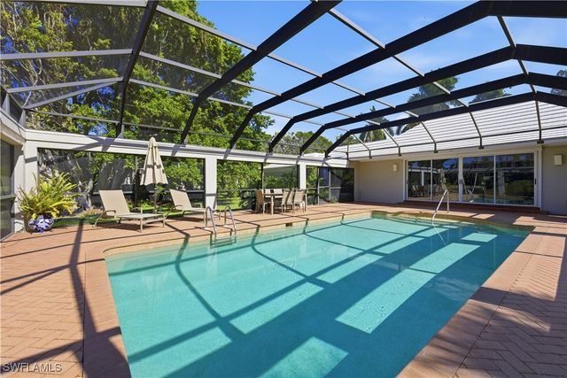 2700 Lantern LN, Naples, FL 34102