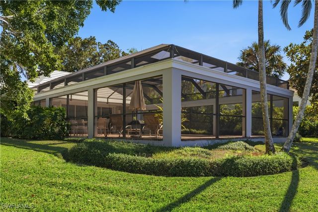 2700 Lantern LN, Naples, FL 34102