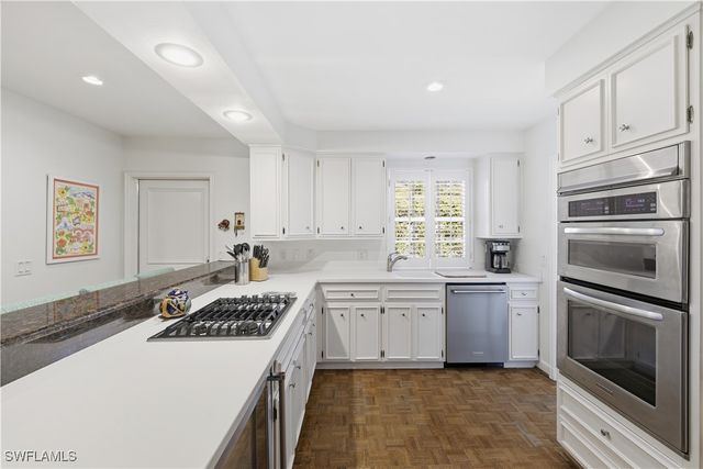 2700 Lantern LN, Naples, FL 34102