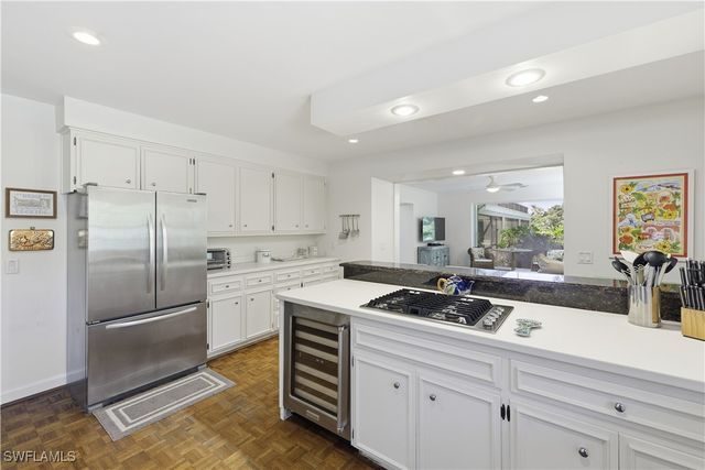 2700 Lantern LN, Naples, FL 34102