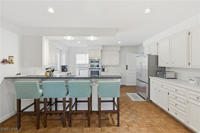 2700 Lantern LN, Naples, FL 34102