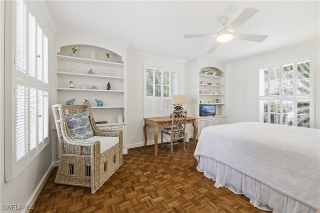 2700 Lantern LN, Naples, FL 34102