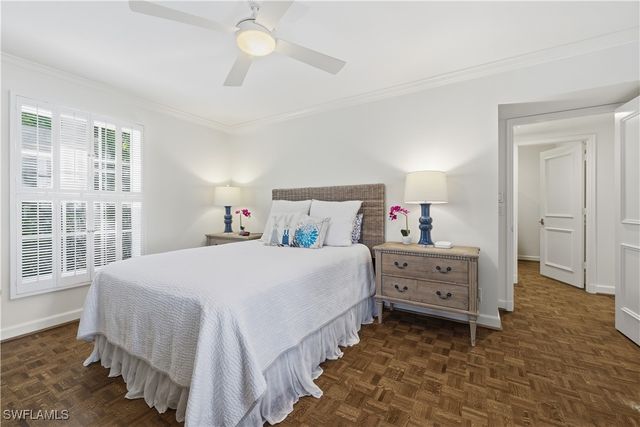 2700 Lantern LN, Naples, FL 34102