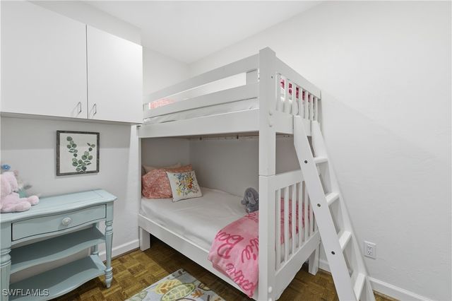 2700 Lantern LN, Naples, FL 34102