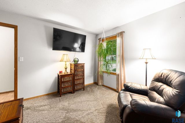 2800 E 18th St Street, Sioux Falls, SD 57103