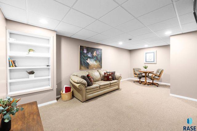 2800 E 18th St Street, Sioux Falls, SD 57103