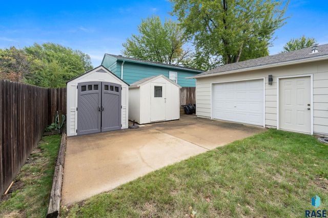 2800 E 18th St Street, Sioux Falls, SD 57103