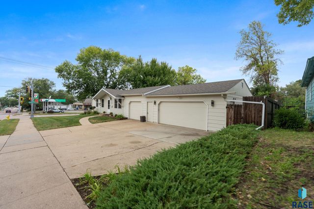 2800 E 18th St Street, Sioux Falls, SD 57103