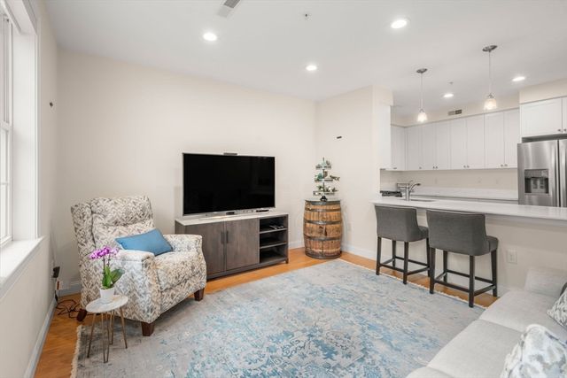 70 Endicott St 1105, Norwood, MA 02062