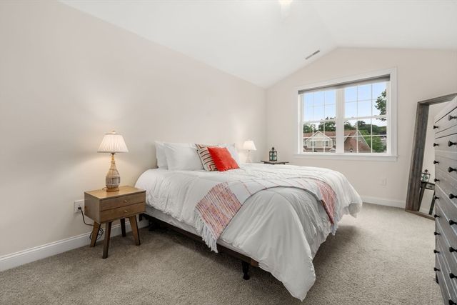 70 Endicott St 1105, Norwood, MA 02062