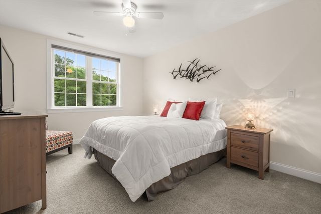 70 Endicott St 1105, Norwood, MA 02062
