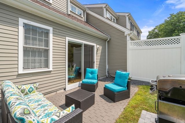 70 Endicott St 1105, Norwood, MA 02062