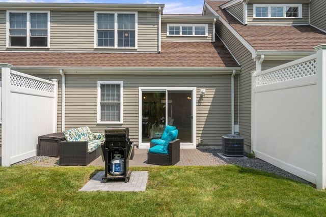 70 Endicott St 1105, Norwood, MA 02062