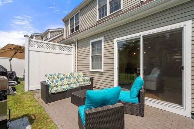 70 Endicott St 1105, Norwood, MA 02062