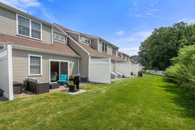 70 Endicott St 1105, Norwood, MA 02062