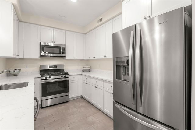 70 Endicott St 1105, Norwood, MA 02062