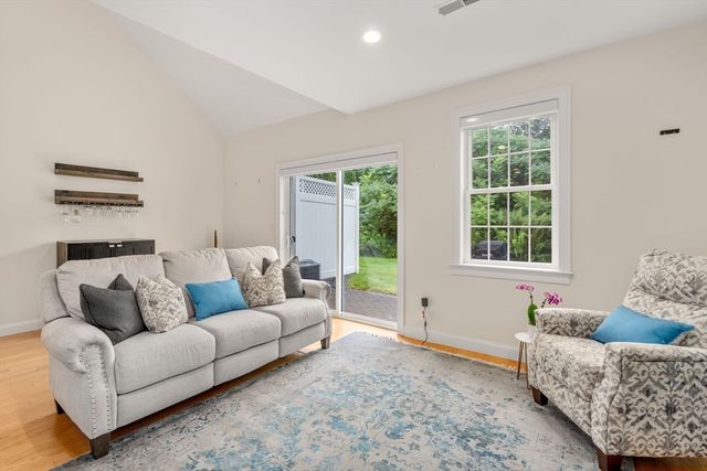 70 Endicott St 1105, Norwood, MA 02062