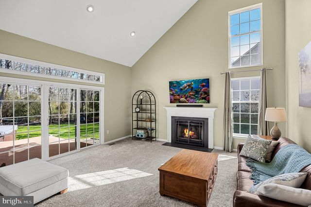 23 LONGFELLOW LN, Hainesport, NJ 08036