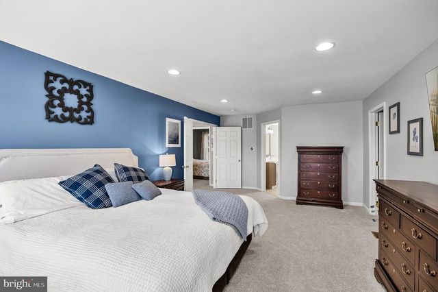 23 LONGFELLOW LN, Hainesport, NJ 08036