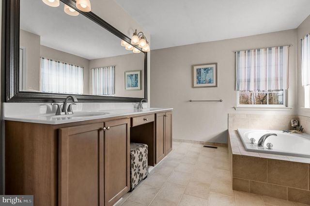 23 LONGFELLOW LN, Hainesport, NJ 08036