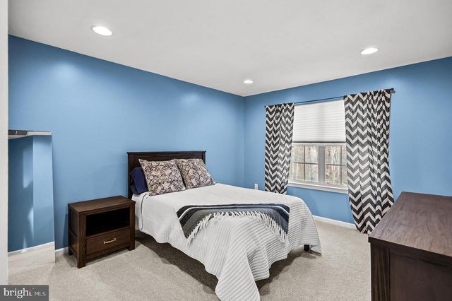23 LONGFELLOW LN, Hainesport, NJ 08036
