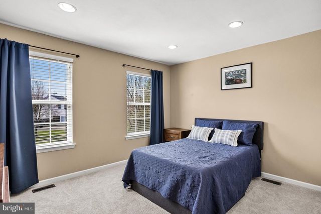 23 LONGFELLOW LN, Hainesport, NJ 08036