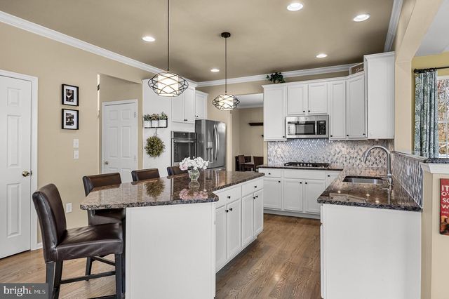 23 LONGFELLOW LN, Hainesport, NJ 08036
