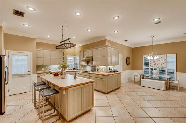 1822 W 11th ST, Austin, TX 78703