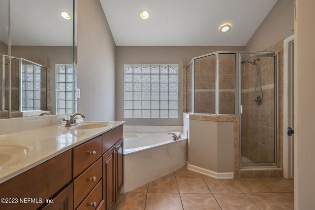 860 BRIARCREEK Road, Jacksonville, FL 32225