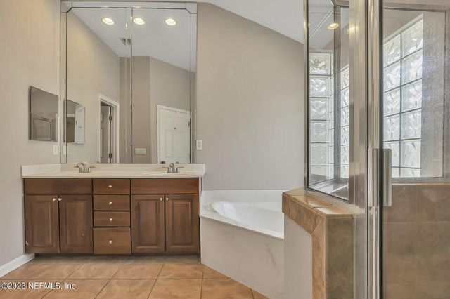 860 BRIARCREEK Road, Jacksonville, FL 32225