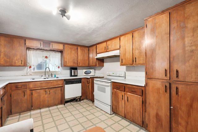 2012 2nd St, Hughson, CA 95326