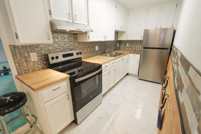 751 N Los Felices Circle W 109, Palm Springs, CA 92262