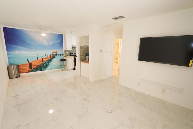 751 N Los Felices Circle W 109, Palm Springs, CA 92262