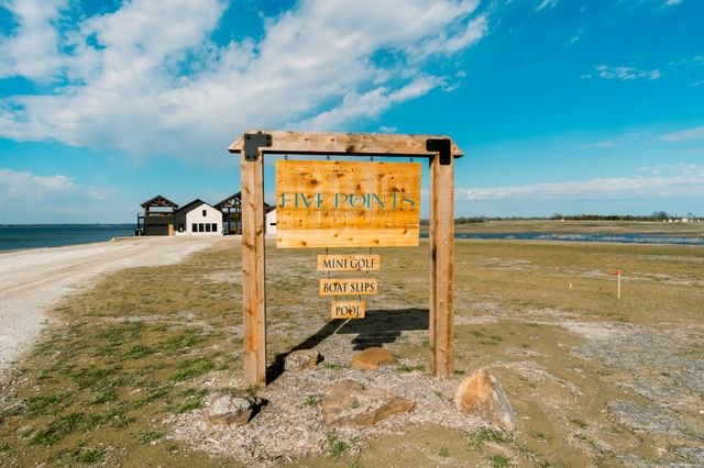 254 Timberland Heights, Windom, TX 75492